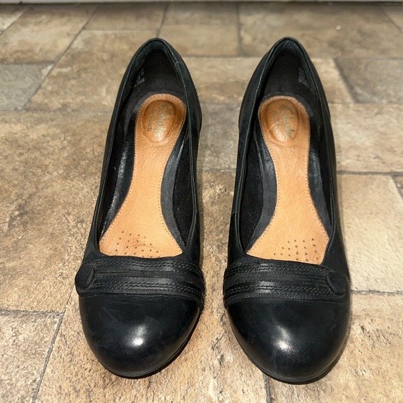 Clarks Size 6.5 - Picture 3 of 8